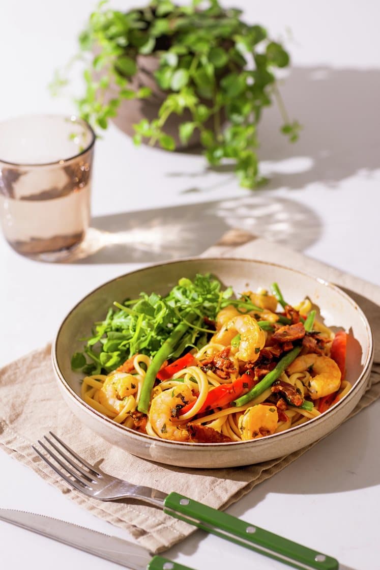 Scampi og pepperonipasta i tomatsaus med chiliolje og ruccola 