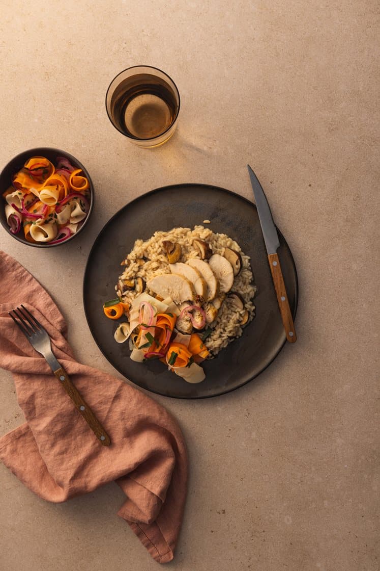 Sitron- og peppermarinert kyllingbryst med sopprisotto og estragonsyltede rotgrønnsaker