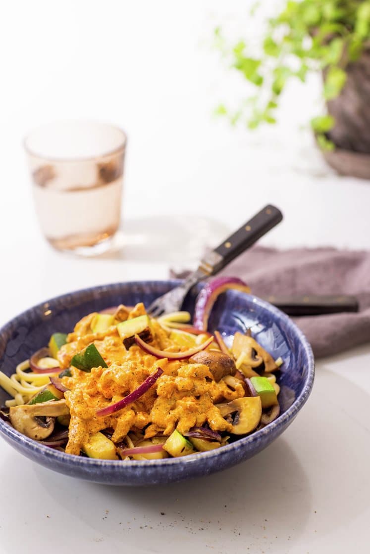 Pasta linguine med svinestrimler og squash i kremet fløtesaus