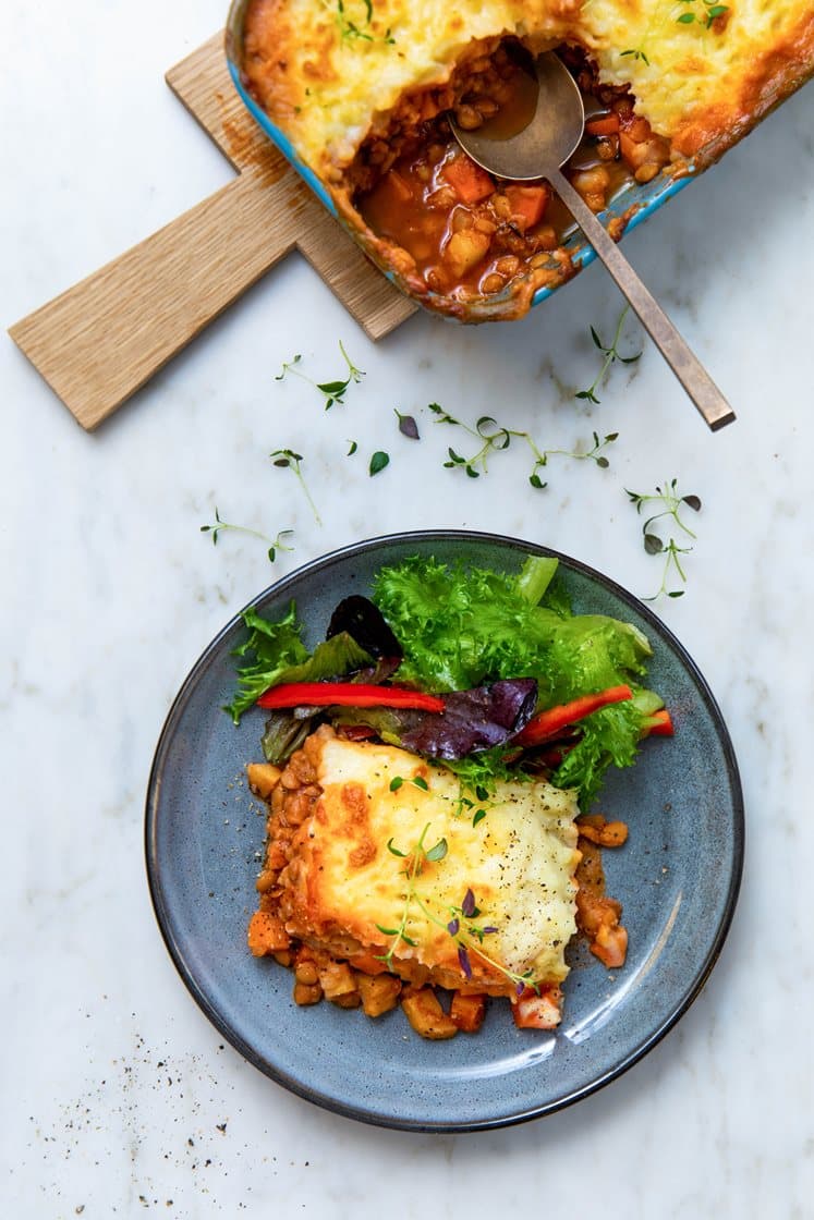 Gardener's pie med grønne linser, potetmoslokk og frisk salat